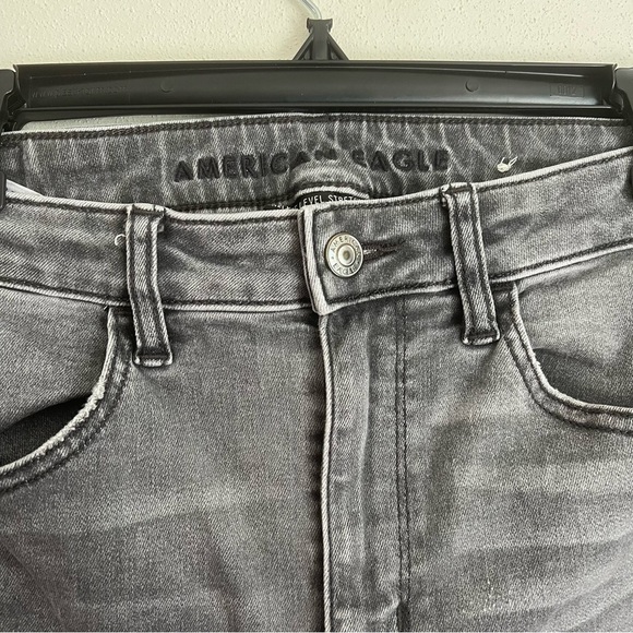 American Eagle Grey Distressed Super Hi Rise Jeggings Size 6 Short - Picture 3 of 8